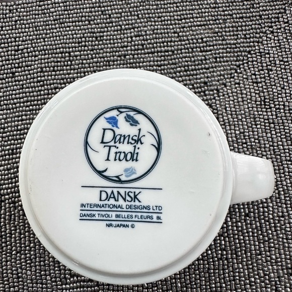 DANSK TIVOLI BELLES FLEURS BLUE (6) cup & saucers set and sugar and creamer. - Picture 2 of 6